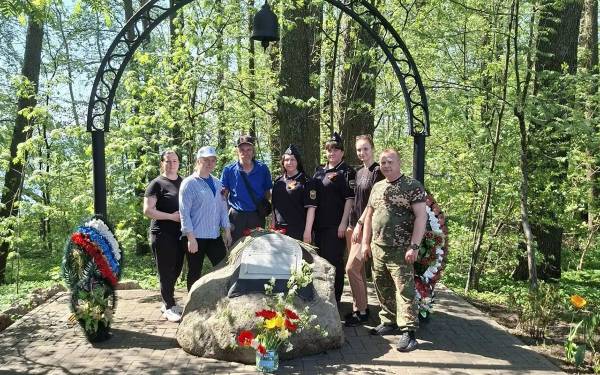 В преддверии Дня Победы привели в порядок памятный знак сожжённых деревень Серебрянка и Кукуевка