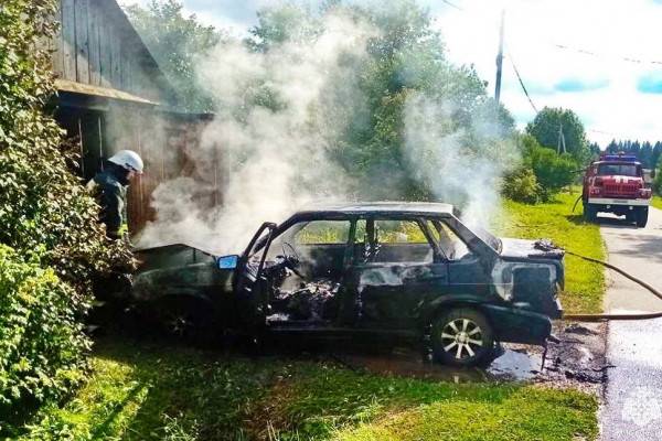 В районе Новодугино, что в Смоленской области, сгорел автомобиль «ВАЗ 2115»