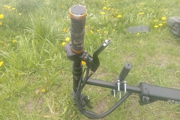 Столкновение электросамоката с кроссовером в Смоленске Столкновение электросамоката с кроссовером в Смоленске