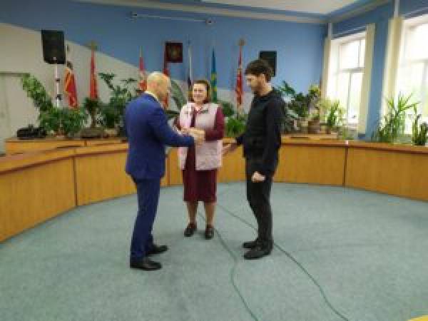 Почетные знаки для тех, кто воспитал достойных жителей нашего города Почетные знаки для тех, кто воспитал достойных жителей нашего города