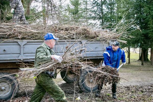Как депутаты Смоленской областной думы от «Единой России» проводят свою рабочую неделю