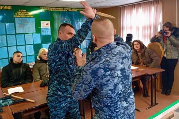 День открытых дверей в исправительной колонии: знакомство с профессией и собаками День открытых дверей в исправительной колонии: знакомство с профессией и собаками