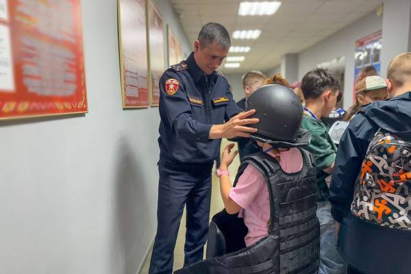 Патриотическая встреча сотрудников вневедомственной охраны с детьми