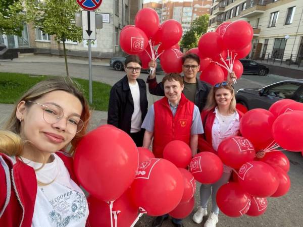 Комсомольцы устроили праздник для детей в Смоленске и Сафоново