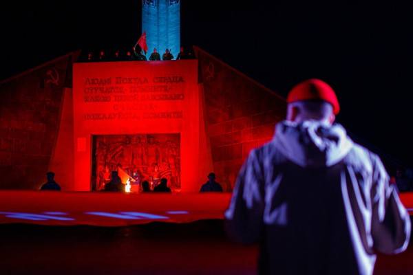 Смолян приглашают к участию в реконструкции водружения Знамени Победы