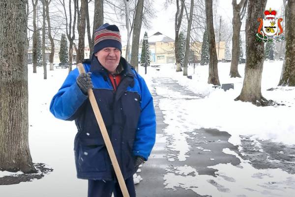 Работают круглосуточно: борьба со снежной стихией в Смоленской области Работают круглосуточно: борьба со снежной стихией в Смоленской области