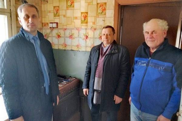 Газ в ярцевскую деревню и помощь жителям ЛДНР: депутаты-единороссы рассказали о проделанной работе