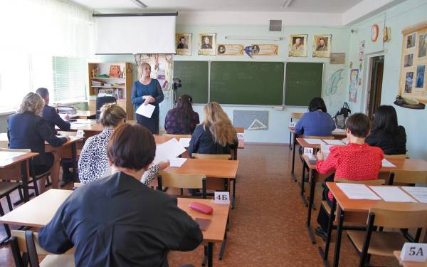 Родители выпускников сдают ЕГЭ в рамках всероссийской акции