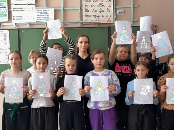 «Засветись, как ёлочка!» - предновогоднюю акцию провели сотрудники Госавтоинспекции Смоленской области для ребят из МБОУ «Шумячская СШ имВФАлешина» «Засветись, как ёлочка!» - предновогоднюю акцию провели сотрудники Госавтоинспекции Смоленской области для ребят из МБОУ «Шумячская СШ имВФАлешина»