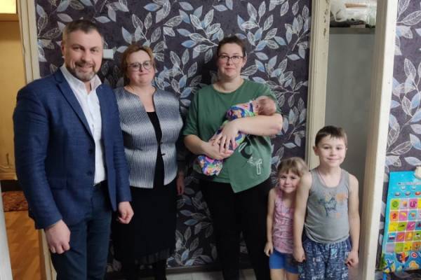 В Починковском районе поздравили семью первого в 2024 году новорожденного В Починковском районе поздравили семью первого в 2024 году новорожденного