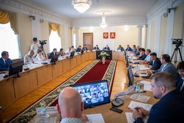 В Администрации региона обсудили исполнение поручений по итогам поездок в Десногорск и Гагаринский район