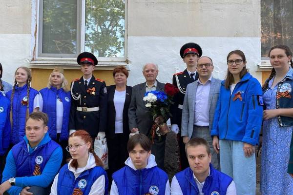 В преддверии Дня Победы состоялся парад под окнами ветеранов Смоленска