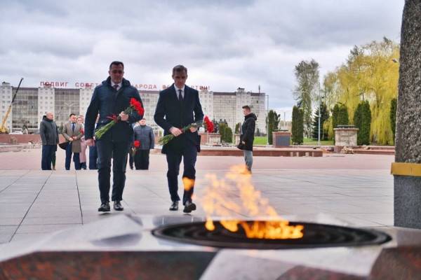 В ходе визита в Беларусь, делегация из Смоленска отдала дань уважения подвигу советских воинов-освободителей