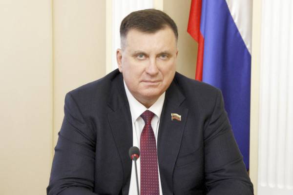 Поздравление председателя Смоленского горсовета Анатолия Овсянкина с Днём Конституции РФ Поздравление председателя Смоленского горсовета Анатолия Овсянкина с Днём Конституции РФ