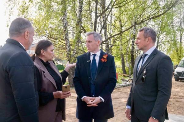 Визит губернатора на швейную фабрику в Смоленской области