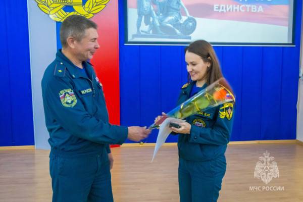 В преддверии Дня народного единства отличившимся сотрудникам ГУ МЧС по Смоленской области вручили награды