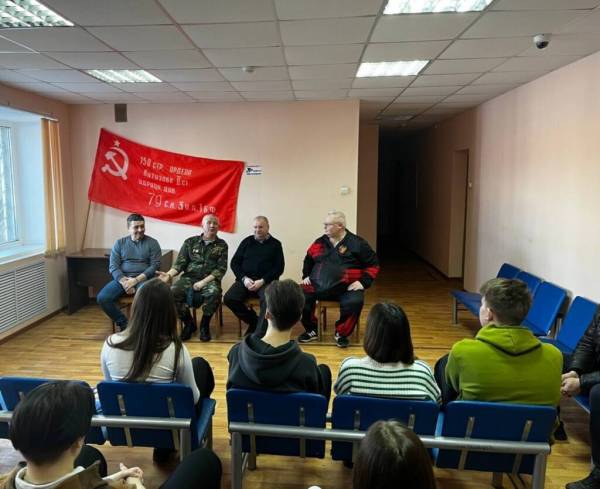 Встреча сафоновских комсомольцев с ветеранами Вооруженных сил Встреча сафоновских комсомольцев с ветеранами Вооруженных сил