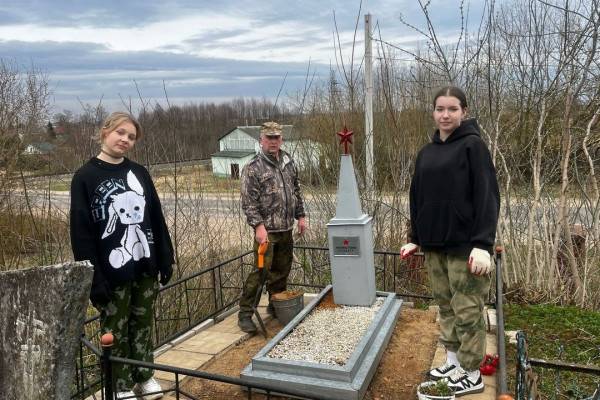 Жители Смоленской области благоустраивают памятные места к 80-летию Победы