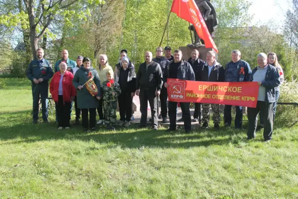 Возложение цветов к памятникам советских воинов в Ершичском районе Возложение цветов к памятникам советских воинов в Ершичском районе