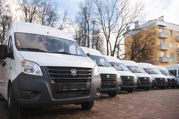 Губернатор Василий Анохин отправил 14 новых микроавтобусов на районные маршруты Губернатор Василий Анохин отправил 14 новых микроавтобусов на районные маршруты