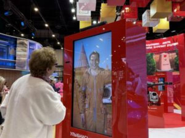 Смоленская область удивила гостей ПМЭФ-2025 интерактивной экспозицией с Юрием Гагариным