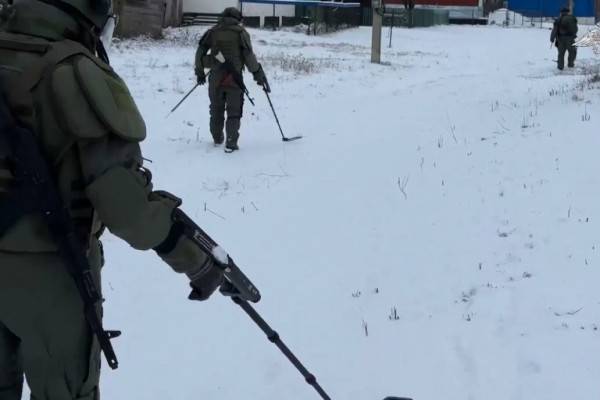 Сапёры разминируют освобождённые территории в приграничном районе Курской области