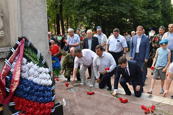 Игорь Ляхов принял участие в митинге в честь Воздушно-десантных войск