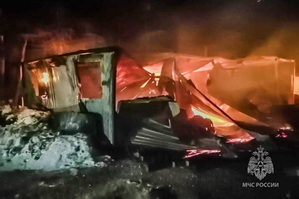 В Смоленской области в результате пожара рабочие остались без бытовок