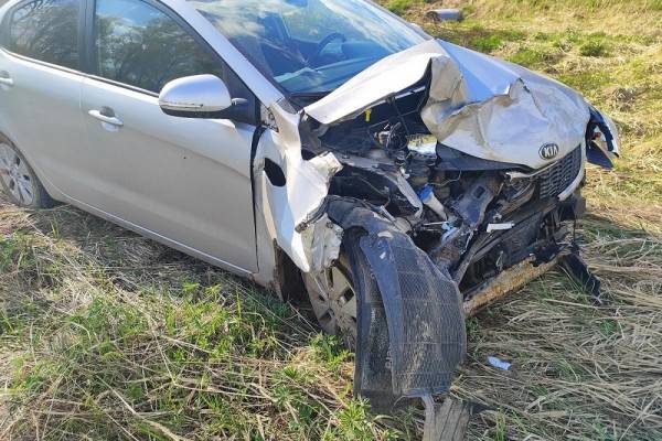 Авария на дороге в Смоленской области: столкновение Kia Rio и LADA Granta