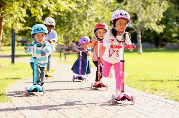 Детские соревнования на самокатах: скорость, мастерство и радость! Детские соревнования на самокатах: скорость, мастерство и радость!