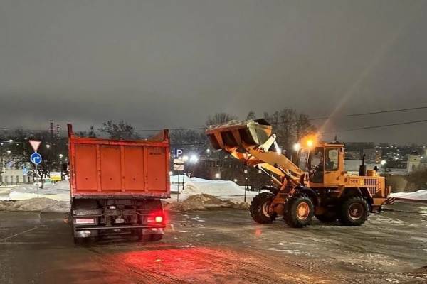 Ночные проверки качества уборки улиц в Смоленске Ночные проверки качества уборки улиц в Смоленске