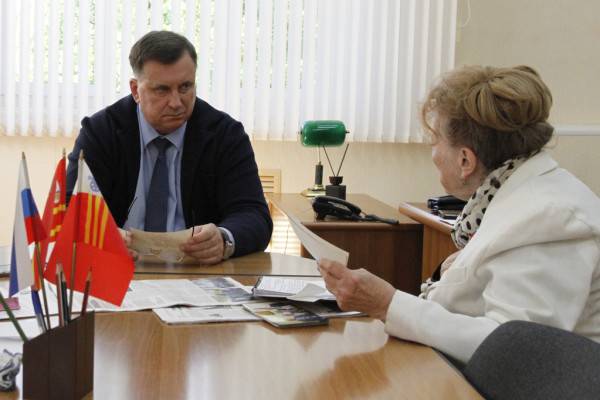 Встреча председателя Смоленского городского Совета Анатолия Овсянкина с Инной Лавровой