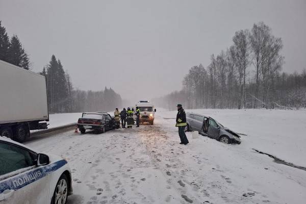 ДТП на трассе Р-120 в Смоленской области: жертвы среди пассажиров ДТП на трассе Р-120 в Смоленской области: жертвы среди пассажиров