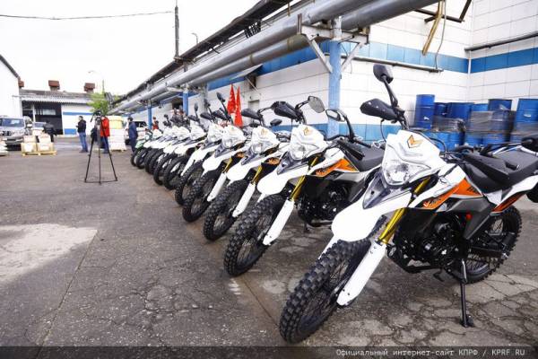 КПРФ отправляет 137-й гуманитарный конвой КПРФ отправляет 137-й гуманитарный конвой