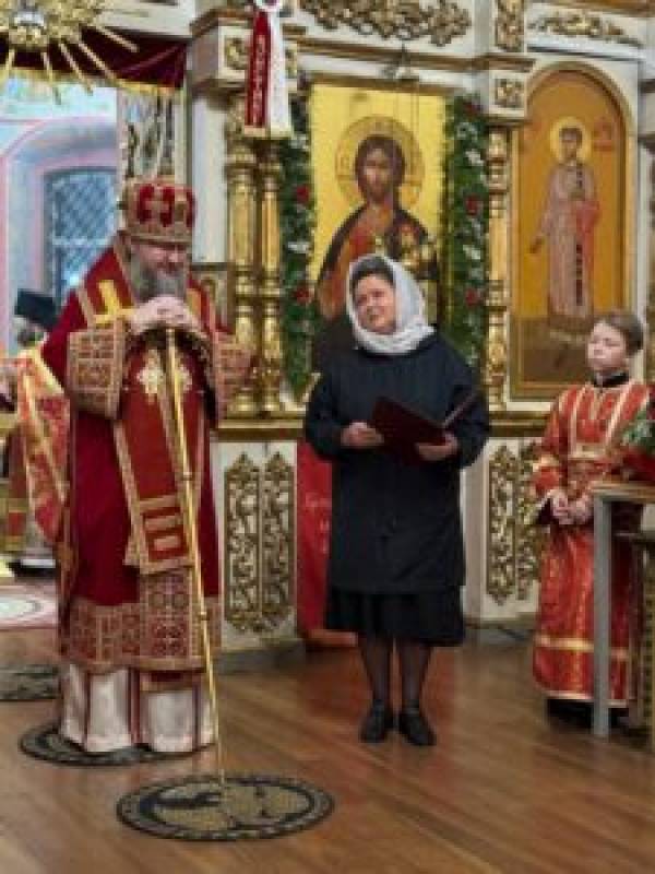 На праздничной службе На праздничной службе