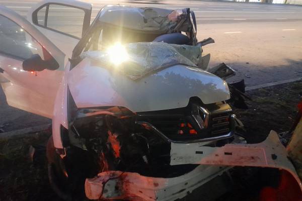 ДТП в Смоленске: не уступил дорогу и врезался в дерево