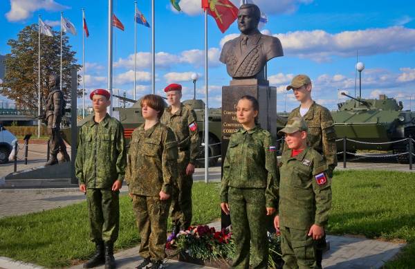 При поддержке концерна «Росэнергоатом» в Десногорске открыт бюст маршала Соколовского В.Д.