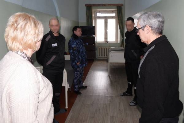 Общественники проконтролировали работу смоленского следственного изолятора