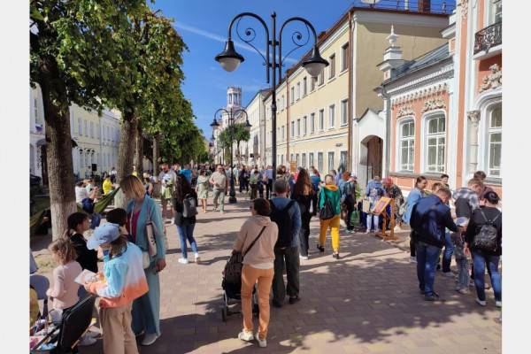 В День России в Смоленске прошёл фестиваль «АРТ-МАЯКовский»