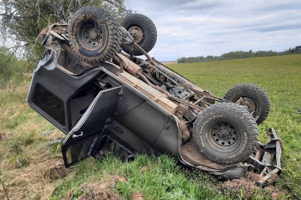 ДТП в Смоленской области: водитель УАЗа превысил скорость и перевернул машину ДТП в Смоленской области: водитель УАЗа превысил скорость и перевернул машину