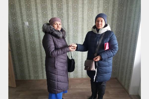В Смоленске семье Поляковых, у которой сгорел дом, предоставили жилье В Смоленске семье Поляковых, у которой сгорел дом, предоставили жилье