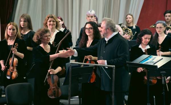 Игорь Каждан и смоленский оркестр в гостях у луганских музыкантов Игорь Каждан и смоленский оркестр в гостях у луганских музыкантов