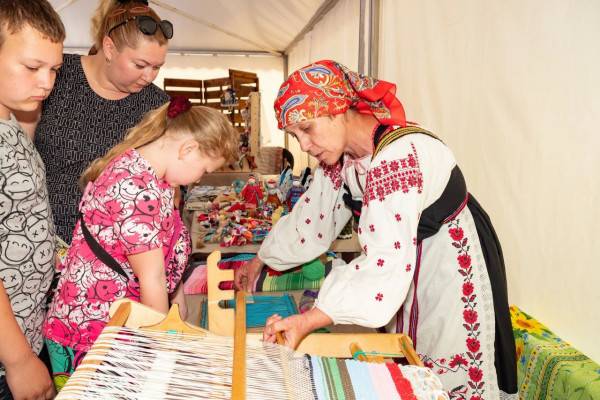 В Смоленске состоялась крупная выставка-ярмарка, где были представлены произведения декоративно-прикладного искусства