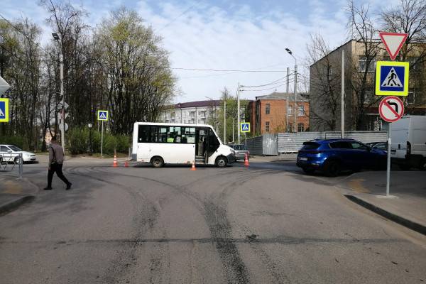 В Смоленске на улице Исаковского произошло ДТП с участием пострадавшего