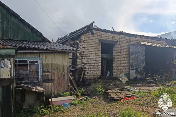 Пожарные спасли поселок от крупного пожара в Смоленске