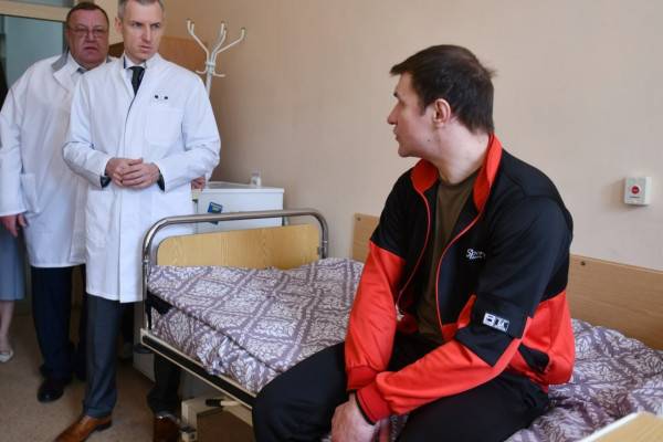 Визит губернатора в госпиталь для ветеранов войн: ремонт и расширение команды молодых специалистов