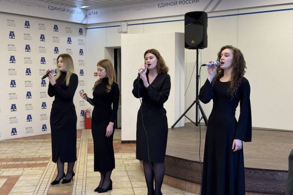В Смоленске студенты организовали концерт ко Дню защитника Отечества В Смоленске студенты организовали концерт ко Дню защитника Отечества