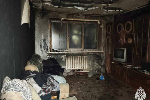 Ночной пожар в Смоленске: масштабные разрушения и оперативное реагирование Ночной пожар в Смоленске: масштабные разрушения и оперативное реагирование