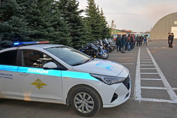 В Смоленске сотрудники ГИБДД встретились с представителями мотосообщества