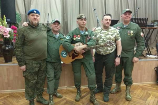 Ансамбль «Трассера» и автор-исполнитель Алексей Журавлев выступили перед участниками спецоперации и ветеранами в Главном военном госпитале Ансамбль «Трассера» и автор-исполнитель Алексей Журавлев выступили перед участниками спецоперации и ветеранами в Главном военном госпитале